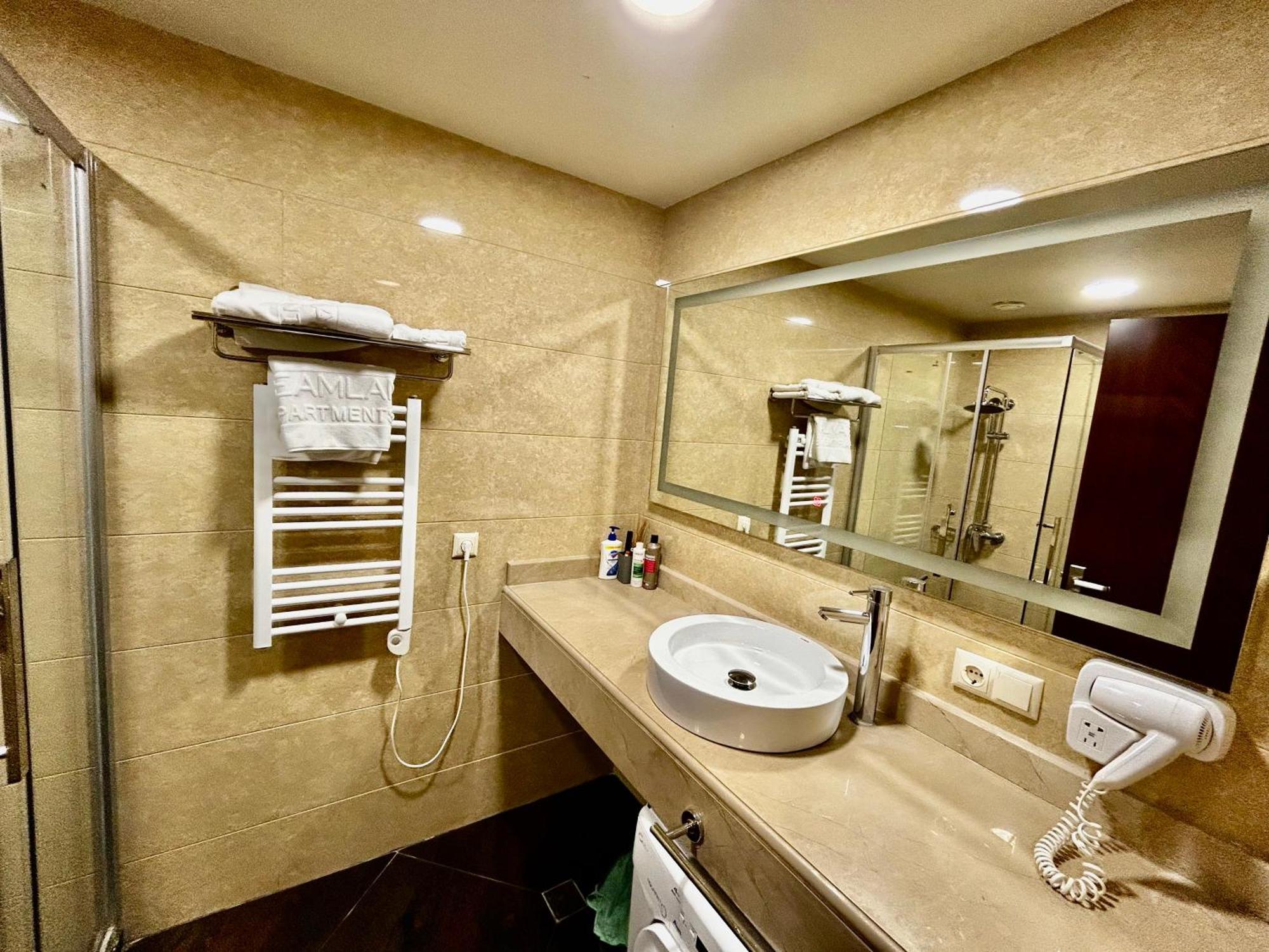 Cемейный Номер С Балконом На 4 Чел Dreamland Oasis Tsjakvi Eksteriør bilde